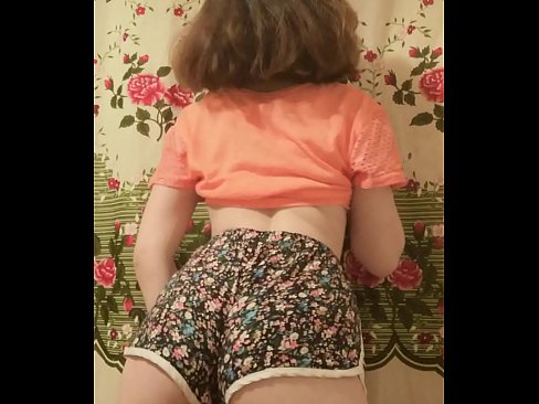 ❤️ Sexy junges Babe zieht ihre Shorts vor der Kamera aus ☑ Just porn bei uns