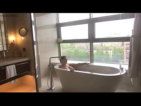❤️ Riesiges Babe wichst leidenschaftlich ihre Muschi im Badezimmer ☑ Just porn bei uns