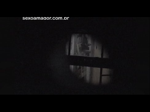 ❤️ Blondie wird heimlich von einem Voyeur aus der Nachbarschaft gefilmt, der sich hinter Hohlblocksteinen versteckt ☑ Just porn bei uns