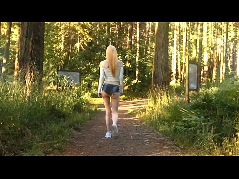 ❤️ Schöne Frau bewegt sich langsam, nicht nackt Video ☑ Just porn bei uns