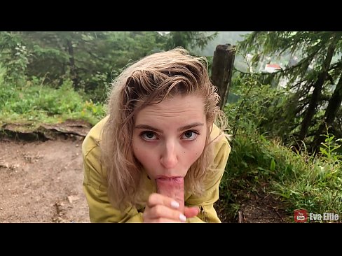 ❤️ Mädchen schluckt Sperma nach einem öffentlichen Blowjob - Eva Elfi ☑ Just porn bei uns