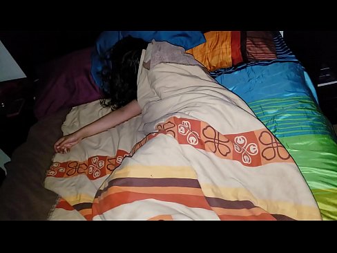 ❤️ Stiefsohn beschimpft seine junge Stiefmutter, während sie schläft. ☑ Just porn bei uns
